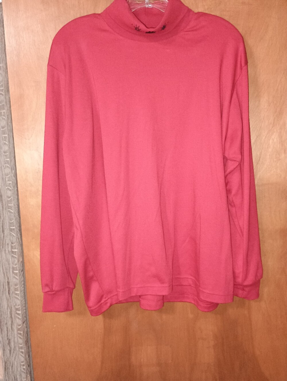 Koret turtleneck sweater top long sleeve red Size L black embroidery at neck